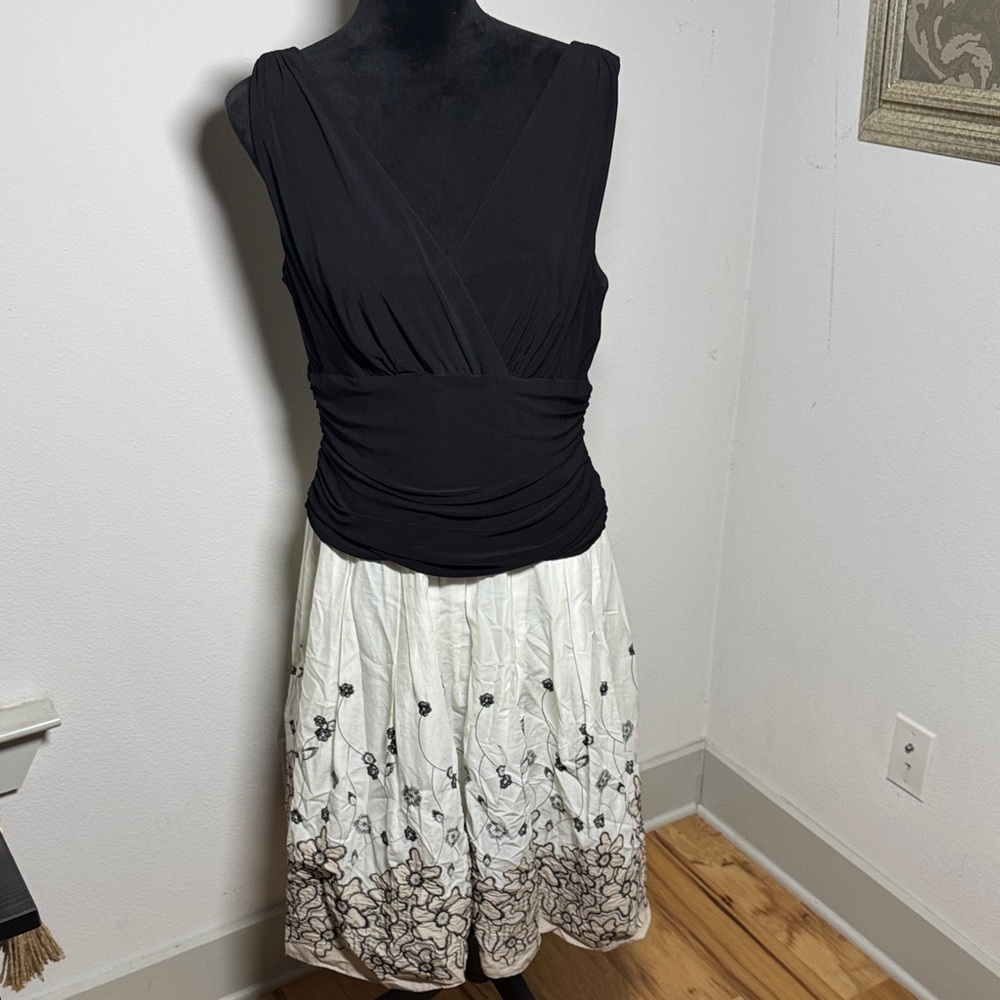 J.R. Notes by Carol Lin black ivory tan embroidered V cleavage full dress Sz 16‎